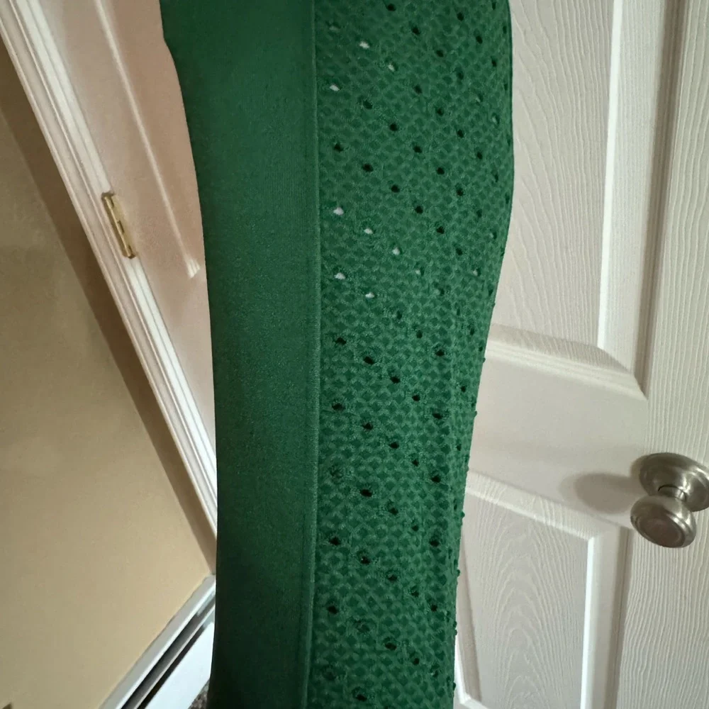 Fabletics Green Crop Yoga Pants with cut out detail on legs - Picture 4 of 4